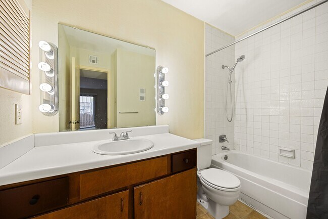 Building Photo - 8517 Hearth Dr