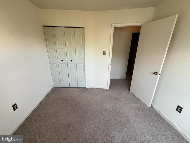 Building Photo - 18002 Sunset Lake Ct