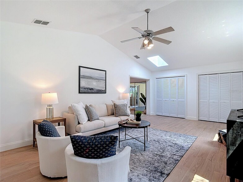 Building Photo - 5344 Lowell Ave