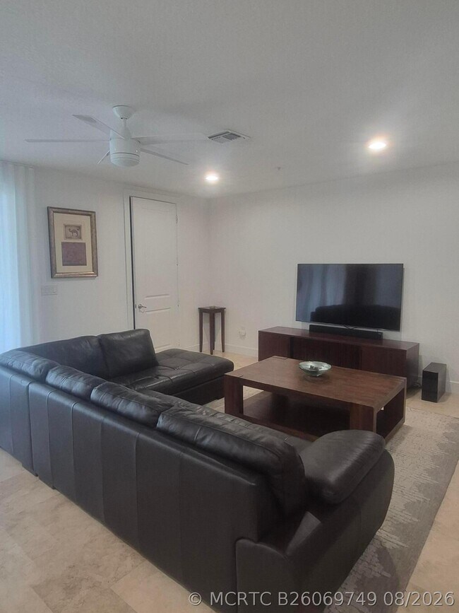 Building Photo - 71 Isle of Venice Dr