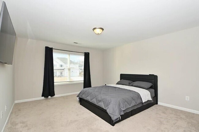 Building Photo - 208 Arrowwood Dr