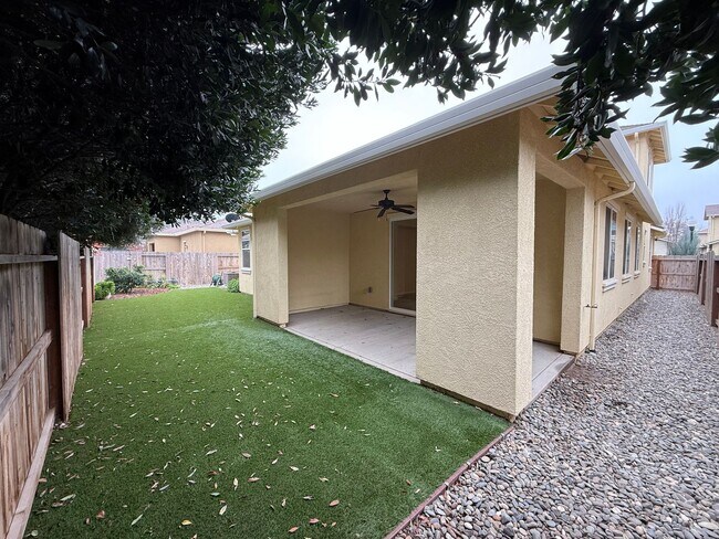 Building Photo - 2021 built two story in Oakdale!