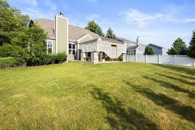 Building Photo - 115 Clover Dr