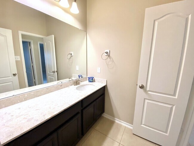 Building Photo - 2007 Post Oak Ct