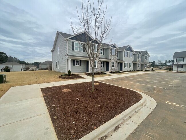 Building Photo - 2 bd 2.5 ba Townhouse