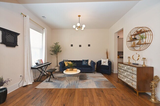 Building Photo - **EXECUTIVE HOME IN WILLIAMSON COUNTY WITH RARE WALK-OUT BASEMENT AND TONS OF STORAGE**