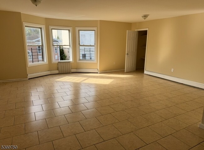 Primary Photo - 13 12th Ave