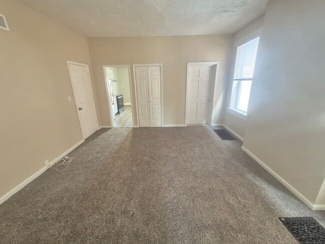 Building Photo - 132 Evergreen Ave