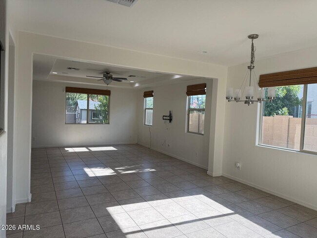 Building Photo - 2043 E Lantana Dr