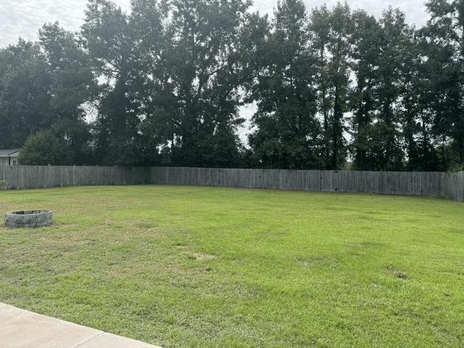 Building Photo - 141 Louie Ln