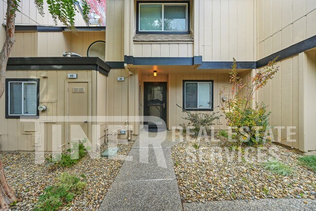 Building Photo - 9118 Madison Green Ln