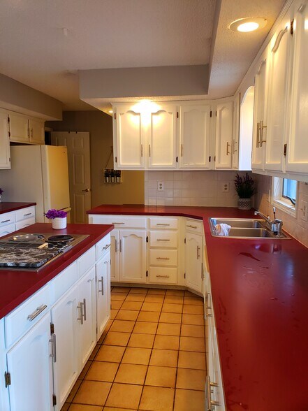 Building Photo - 6 NE 62nd Pl