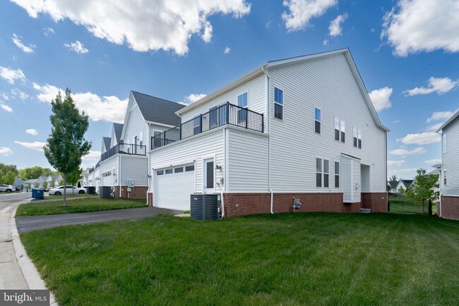 Building Photo - 41935 Spring Air Dr