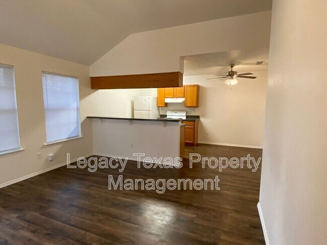 Building Photo - 641 Woodard Ave