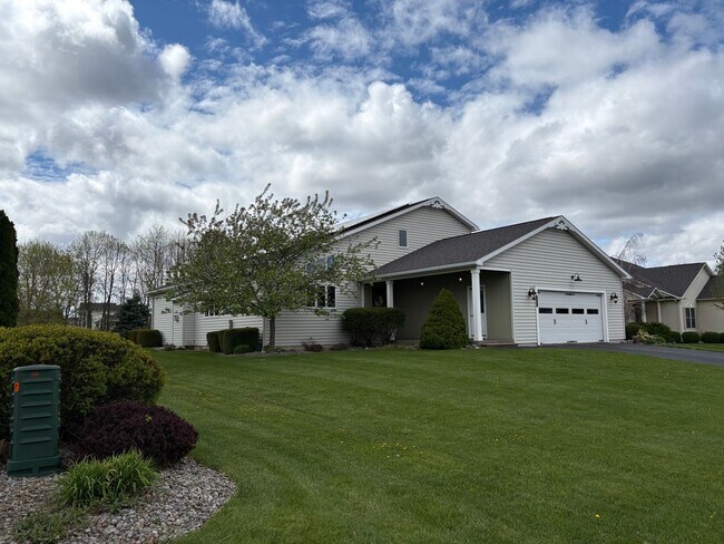 Building Photo - Large 4BR/2.5 BA Home w/ large yard & Central AC