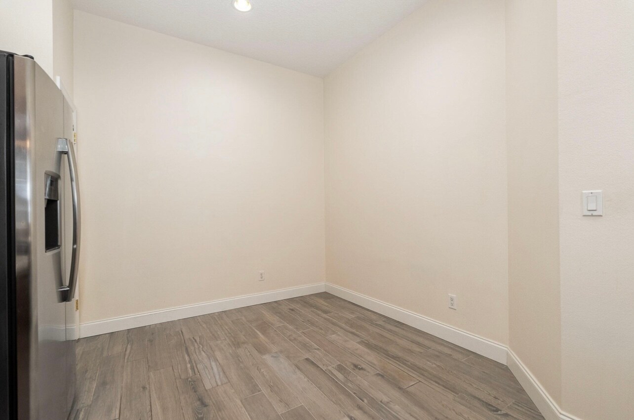 Building Photo - 8410 Maria Ct