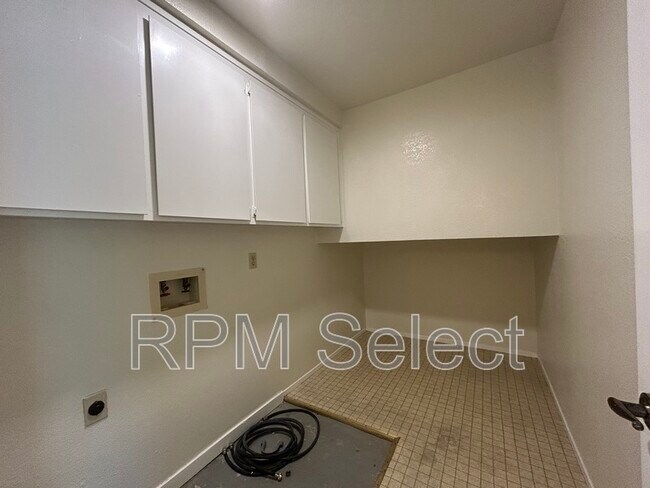 Building Photo - 1314 Jamestown Dr