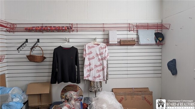 Building Photo - 44 E Main St