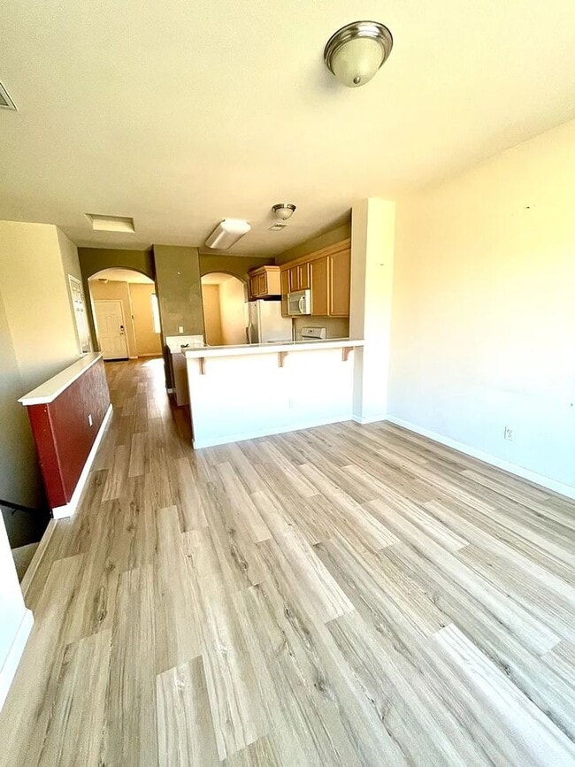 Building Photo - Townhouse For Rent.