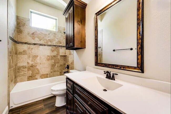 Building Photo - 2216 Grant Pk Wy