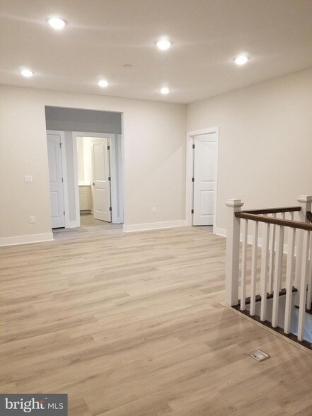 Building Photo - 4403 Thompson Dr