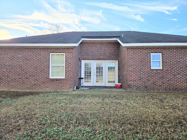 Building Photo - 802 W Longleaf Dr