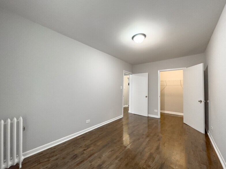 Building Photo - 5746 N Winthrop Ave