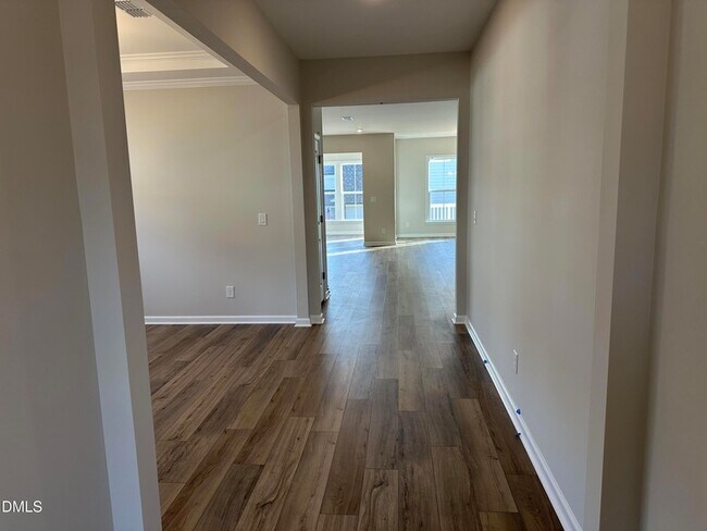 Building Photo - 11 Allgood St