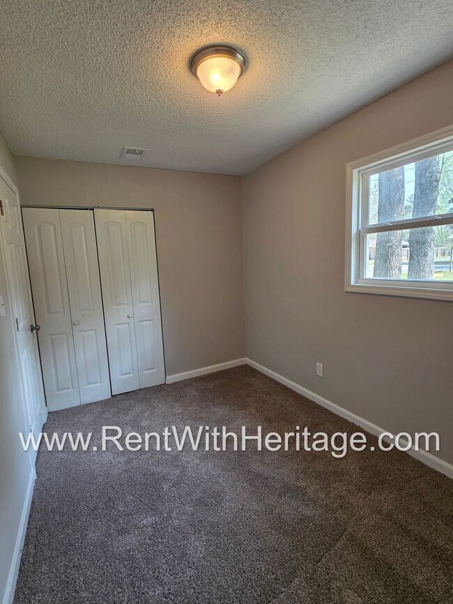 Building Photo - Awesome 3 bd/ 1.5 Bath Brick Front Ranch / No Steps / Totally Renovated / Great Location