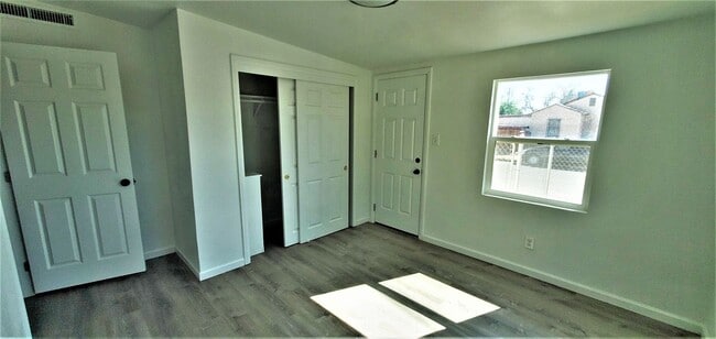 Building Photo - 4 bedrooms and 2 full baths.