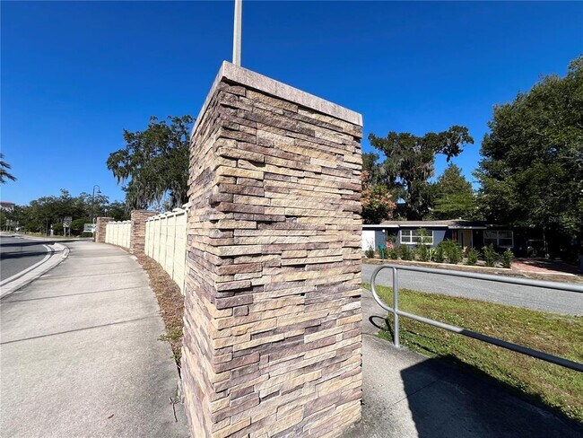 Building Photo - 1055 Cherokee Ave