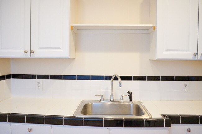 Building Photo - Charming NW Studio Close to Providence Par...