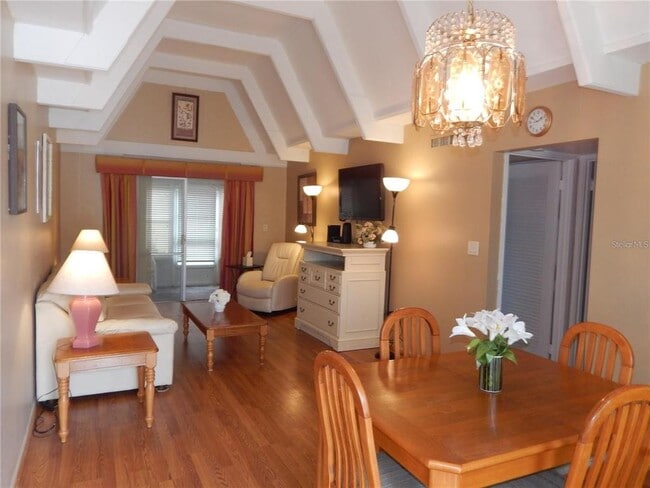 Building Photo - 3821 Club Cir