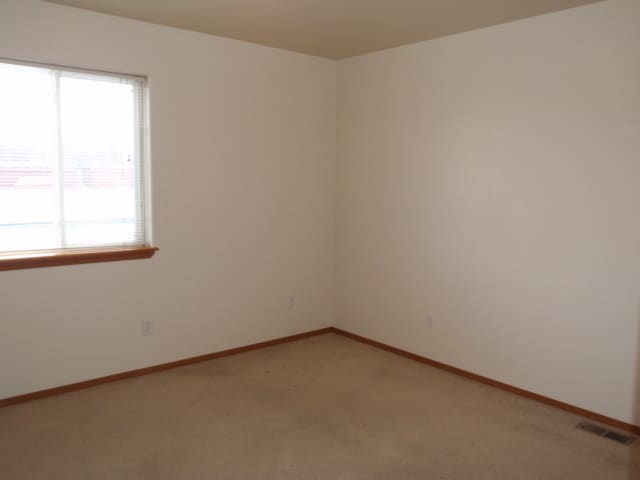 Building Photo - Duplex with detached garage