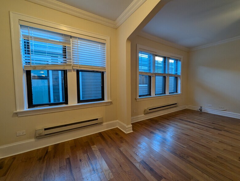 Building Photo - 4735 N Hermitage Ave