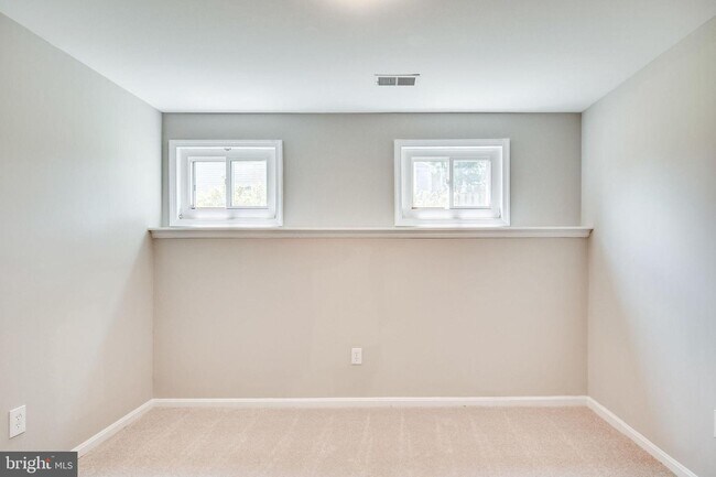 Building Photo - 5415 Helm Ct