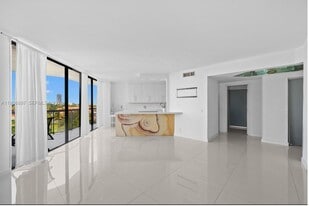 Building Photo - 3610 Yacht Club Dr