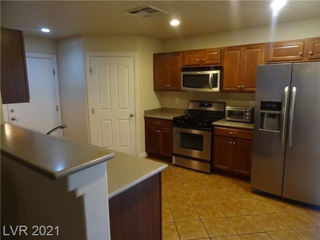 Building Photo - Wonderful 1 Story, 3 Bedroom Townhouse wit...