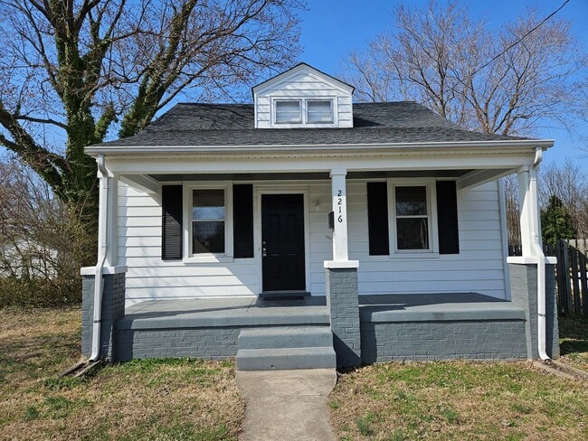 Building Photo - Adorable renovated 3 bedroom 2 full bath home