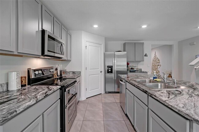Building Photo - 7737 Rosewood Gdn Lp