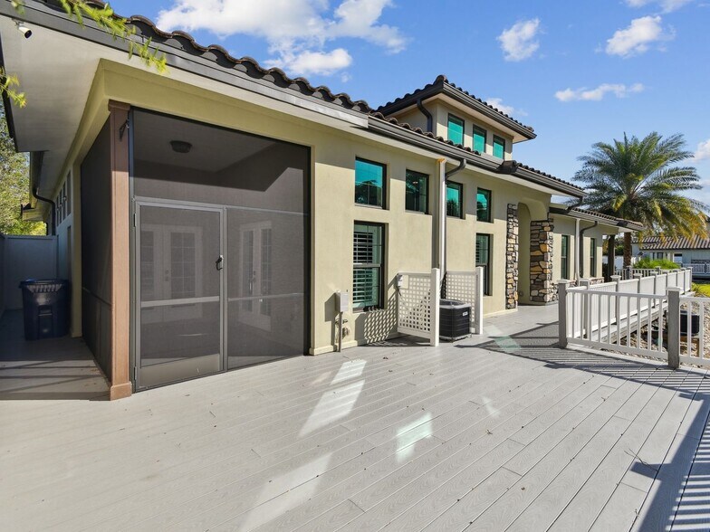 Building Photo - 21000 Isola Bella Cir
