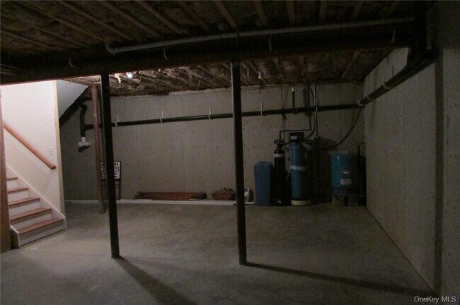 Building Photo - 2 Long Hill Rd