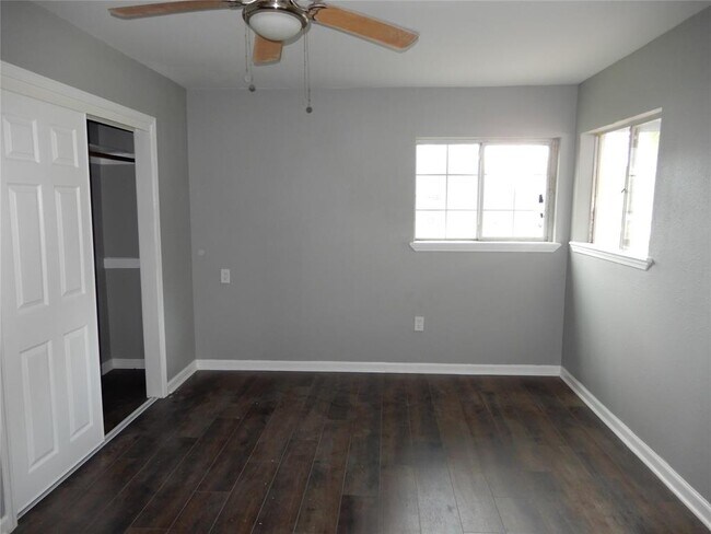 Building Photo - 6814 Donlen St