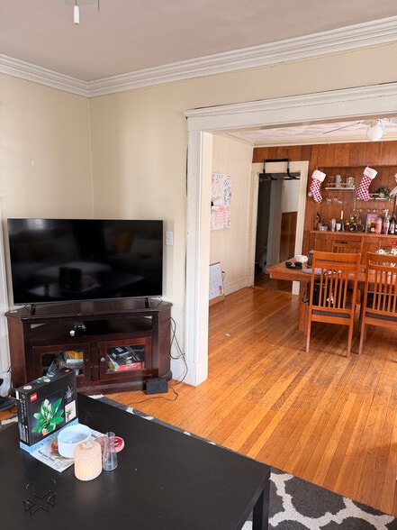 Building Photo - 49 Sunset Rd