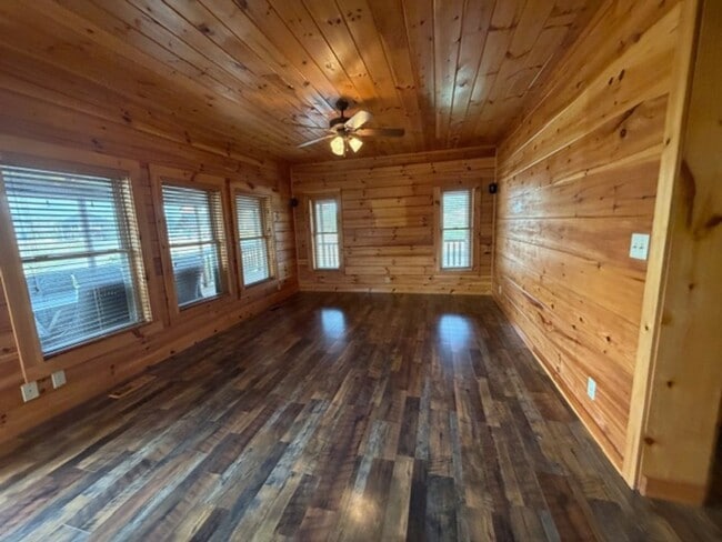 Building Photo - Sevierville 37876 - 3 bedroom, 3.5 Bath, 2486 sq. ft. Cabin and a 672 sq. ft. Studio above garage...