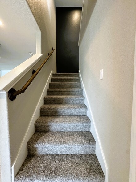 Building Photo - 615 Calm Ct