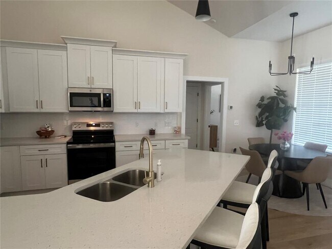 Building Photo - 37015 Waldo Dr