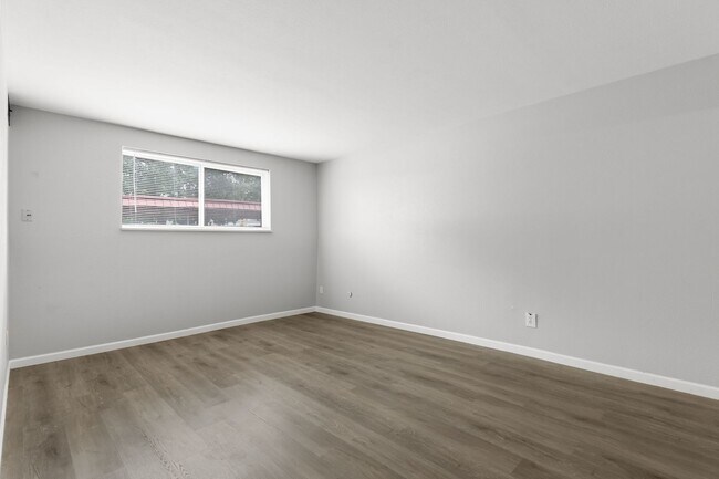 Building Photo - 2BR SFR • Stainless Appliances • Resort Amenities in Denver