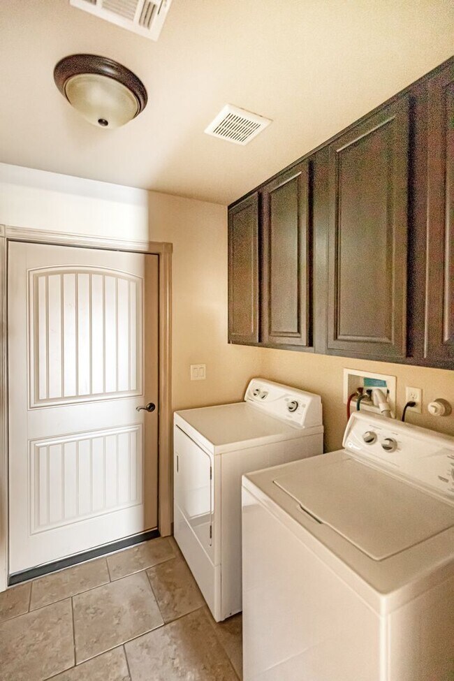 Building Photo - Cute 3 bedroom 2 bath home!