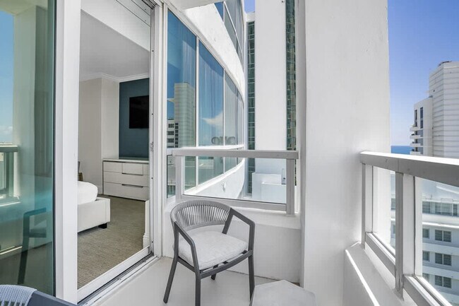 Building Photo - 4401 Collins Ave